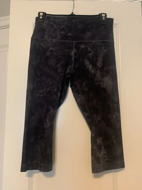 Lululemon Align Crops, Sz 10, 16 inch
Good condition
